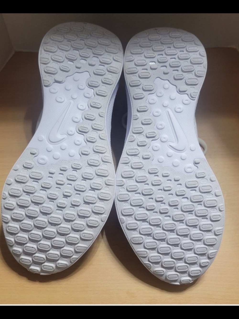 Nike White Women's Lightweight Running Sneakers Size 9 Reserve For Corrinmax - Picture 7 of 7